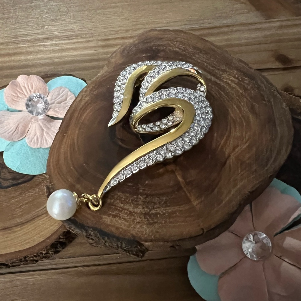 BUTLER brooch, Vintage